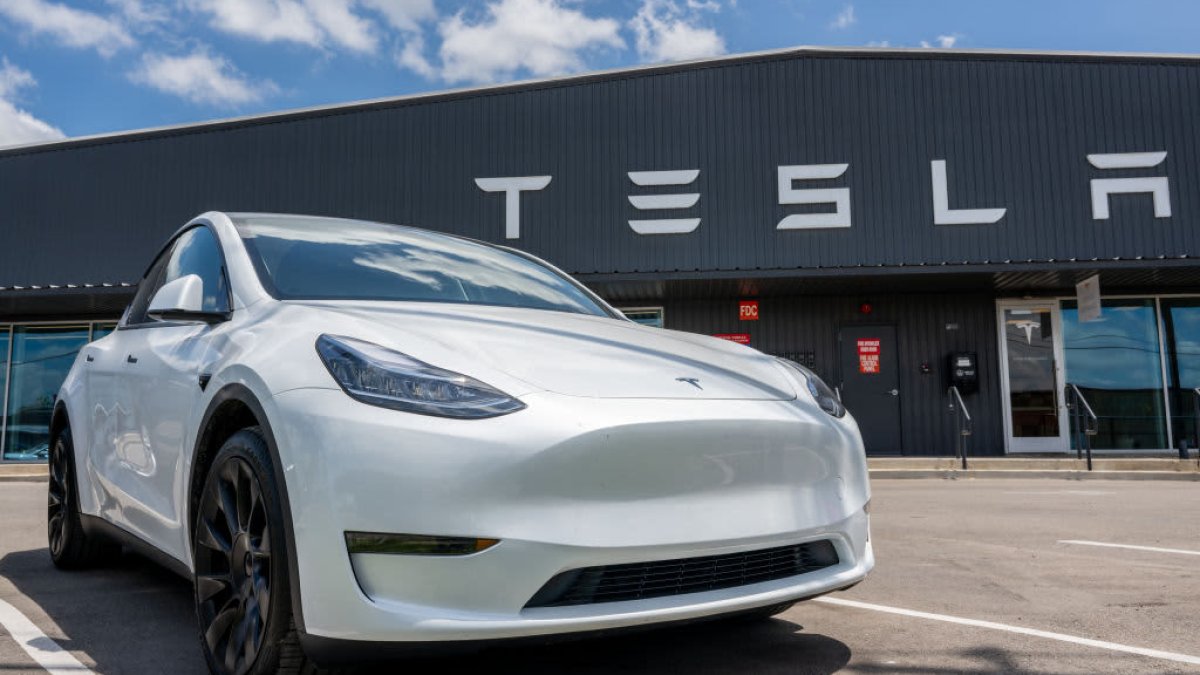 Tesla recalls nearly all vehicles to fix Autopilot monitoring system – NBC 5 Dallas-Fort Worth - Vimarsana News