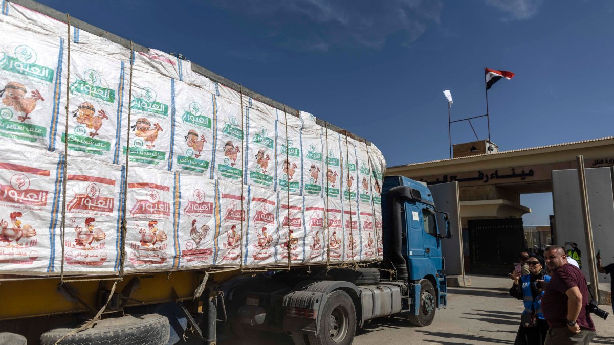 Israel-Hamas war live updates: First aid trucks begin entering Gaza from Egypt; two U.S. hostages released by Hamas - Vimarsana News