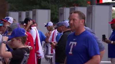 Rangers fans stocking up on new gear ahead of Game 3 against