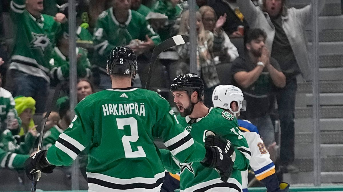 Stars outlast Blues in shootout for opening win