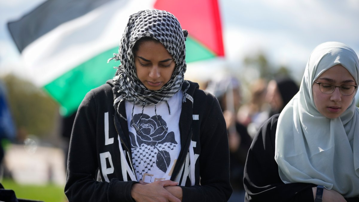 Pro-Palestinian protesters march in London as Israel-Hamas war roils the world – NBC 5 Dallas-Fort Worth - Vimarsana News