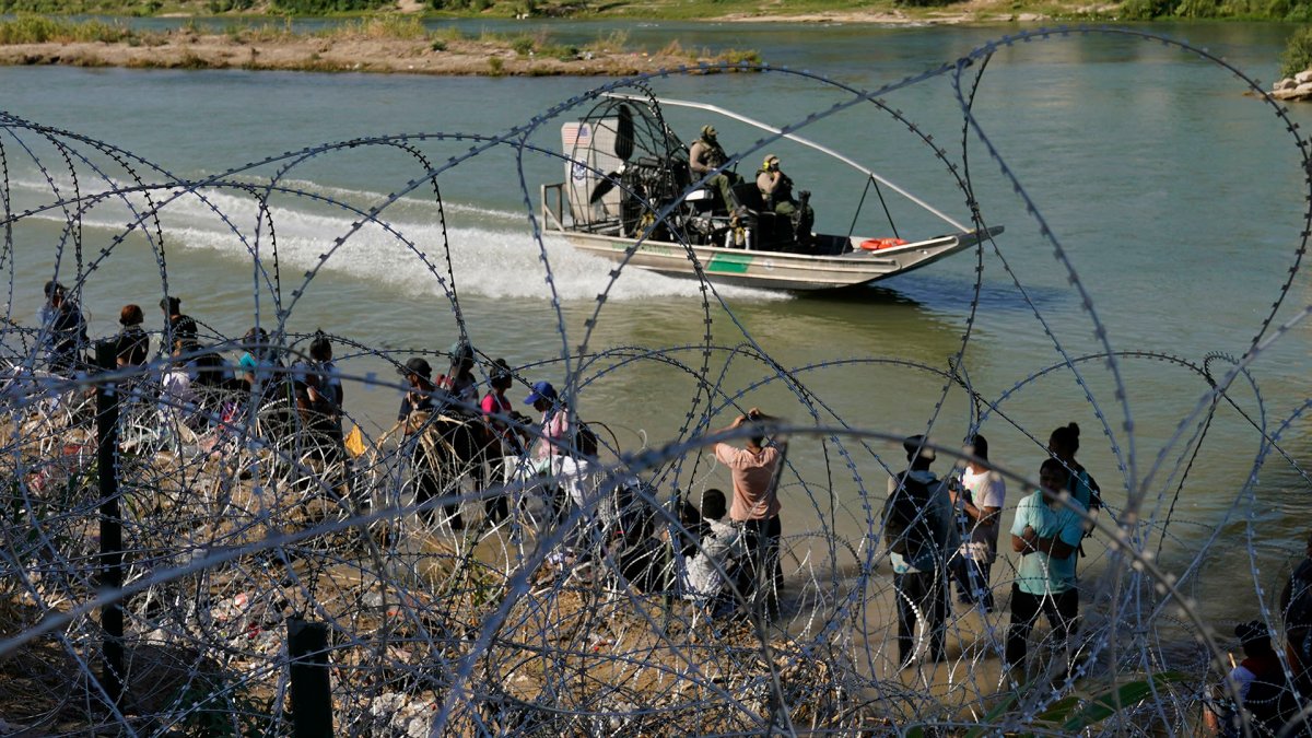 Texas police could arrest migrants under a bill that is moving closer to approval by the governor – NBC 5 Dallas-Fort Worth - Vimarsana News