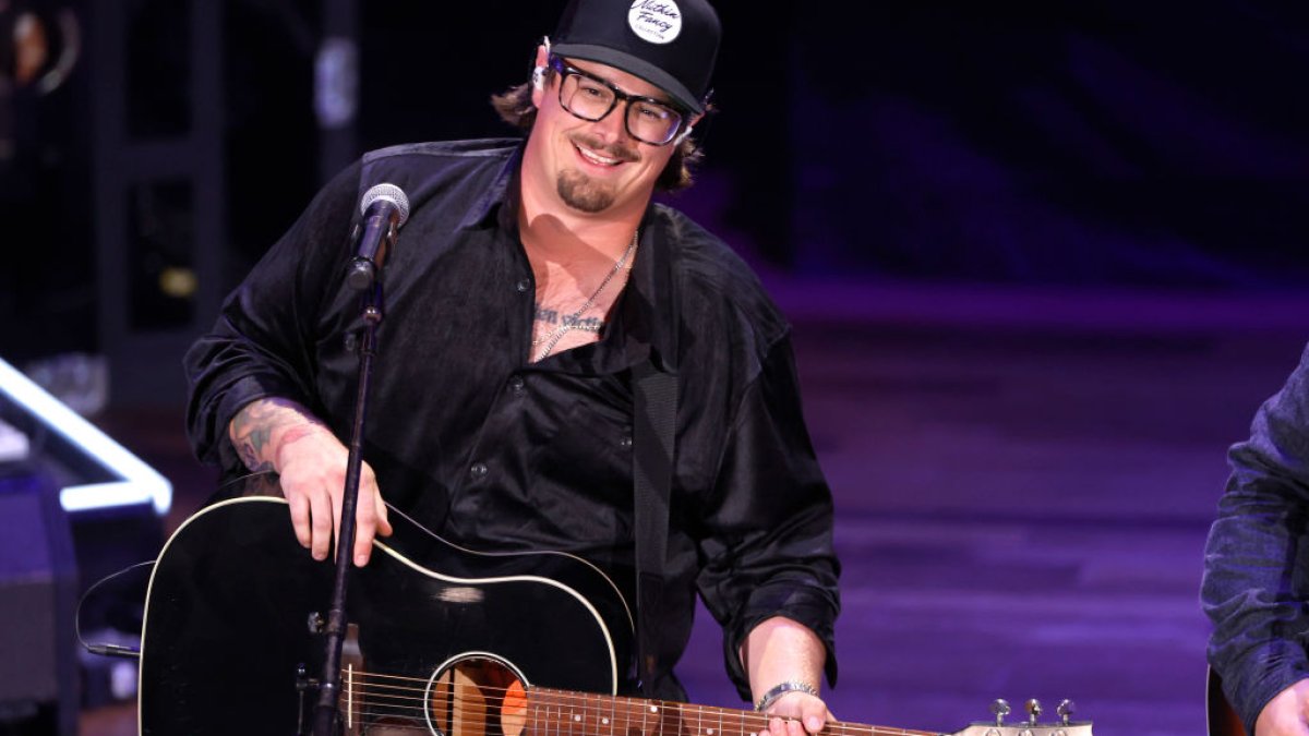 Country singer Hardy cancels tour due to serious anxiety: 'It has taken over my life' – NBC 5 Dallas-Fort Worth - Vimarsana News