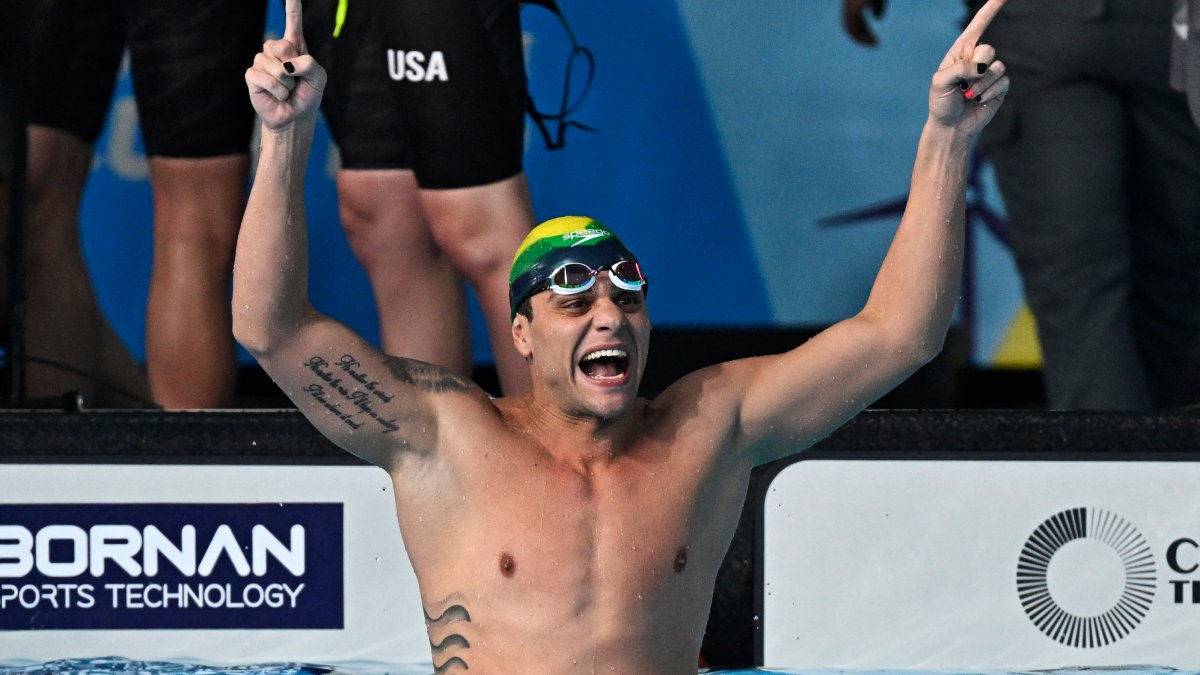 Swimmer Felipe Ribeiro paints nails as reminder of bipolar disorder, wins gold at Pan Am Games