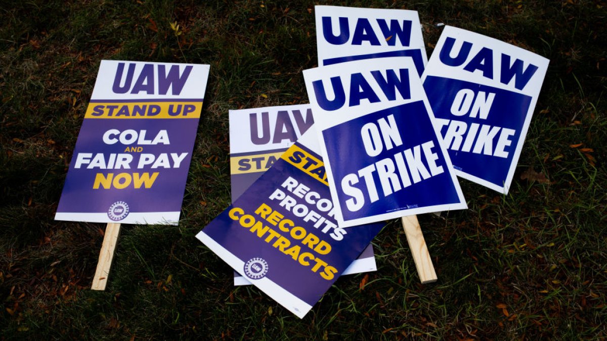 United Auto Workers increase number of workers on strike against General Motors – NBC 5 Dallas-Fort Worth - Vimarsana News