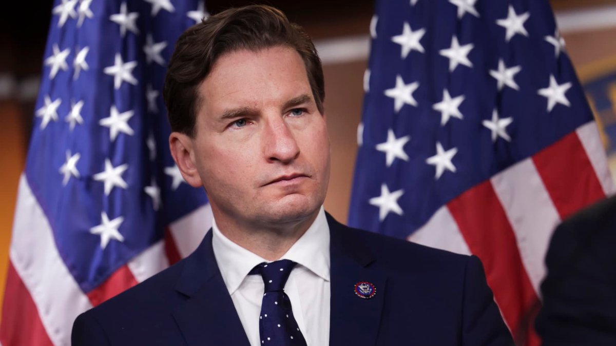 Democratic Rep. Dean Phillips won't run for reelection as he challenges Biden for president - Vimarsana News