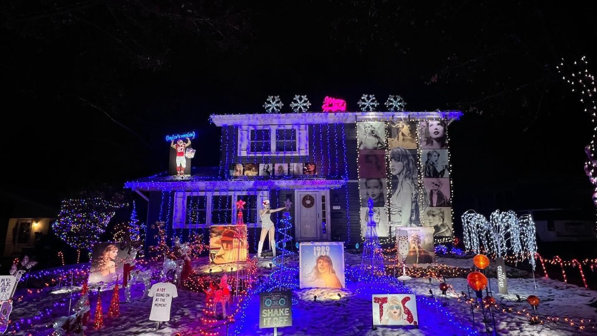 Illinois house decked out in Taylor Swift holiday display – NBC 5 Dallas-Fort Worth