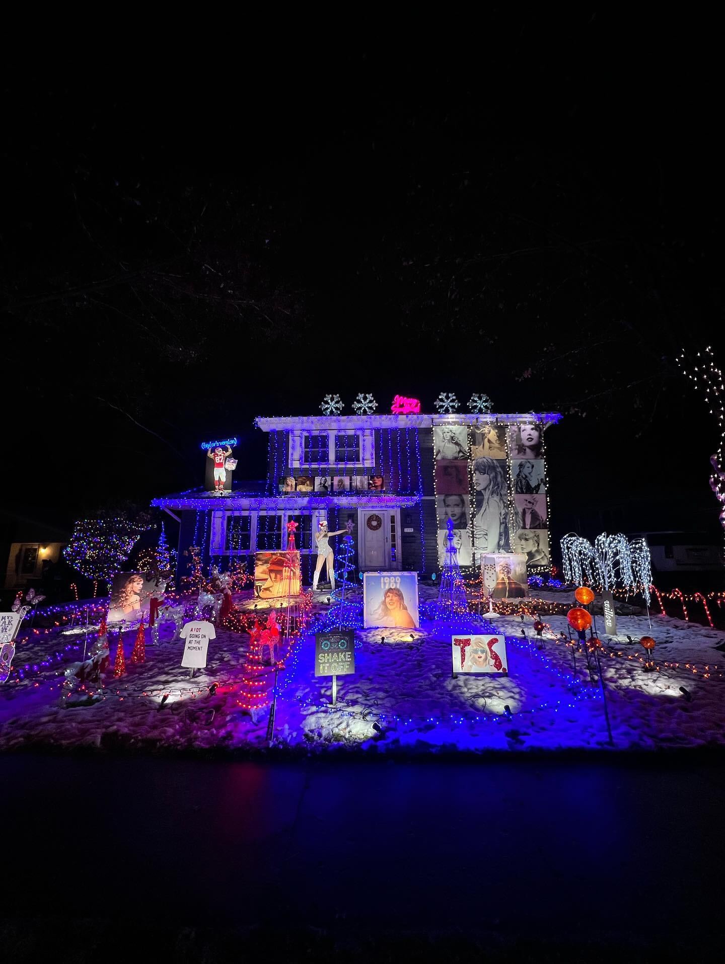 ‘Merry Swiftmas': Illinois home decked out in Taylor Swift-themed
holiday display