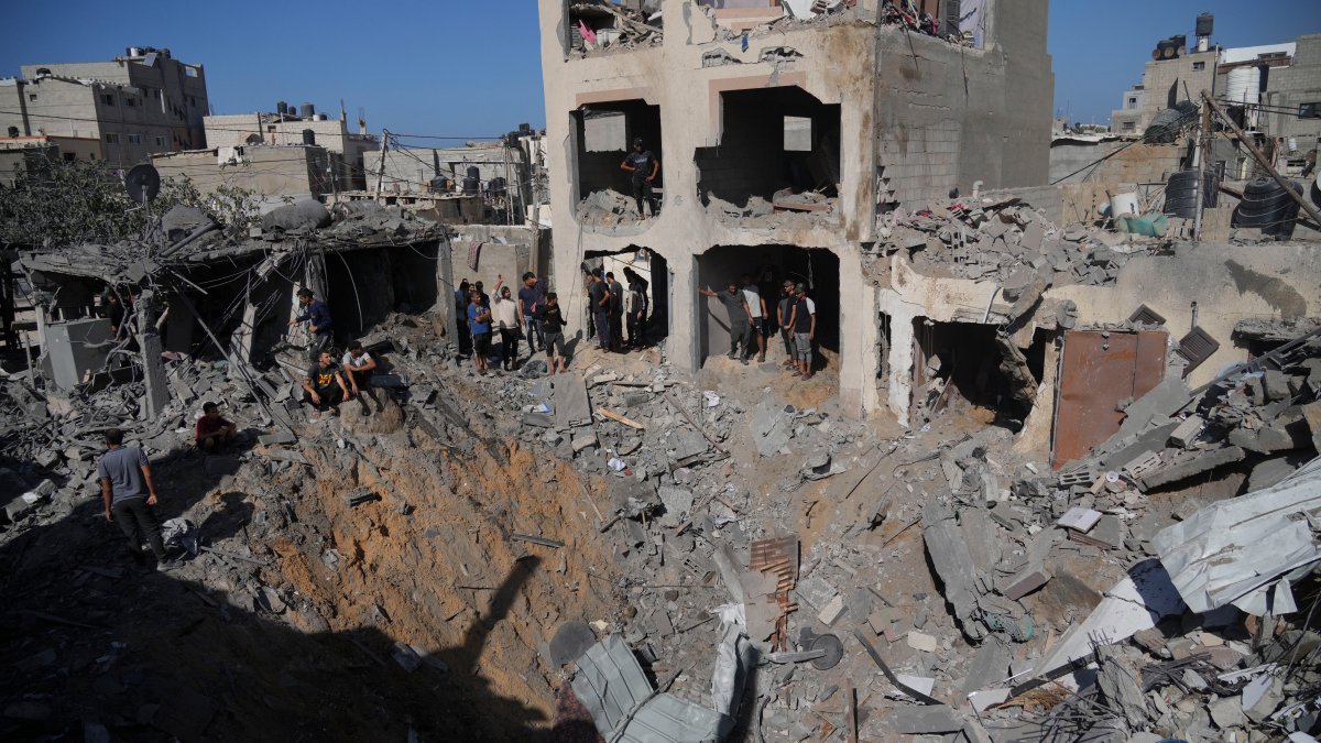Families in Gaza live without fuel and supplies, forcing them to dig for the dead by hand – NBC 5 Dallas-Fort Worth - Vimarsana News