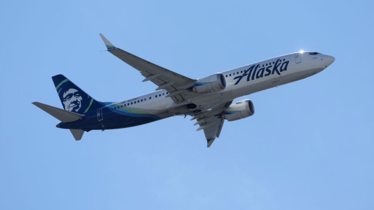 3 passengers sue Alaska Airlines after off-duty pilot accused of trying to cut engines mid-flight