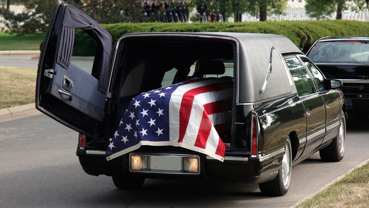 'Everybody has worth:' High school kids serve as pallbearers for homeless veterans – NBC 5 Dallas-Fort Worth - Vimarsana News