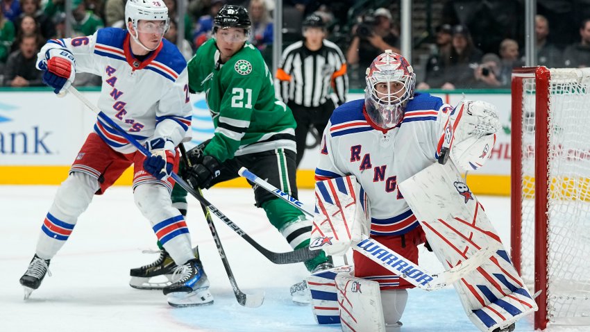 Stars edge Blues 2-1 in a shootout in the teams' season opener