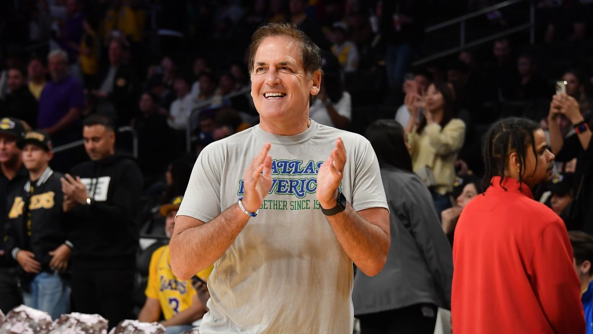 Cuban plans to sell stake in Mavericks to casino mogul family, reports