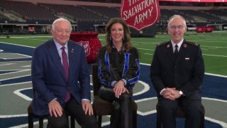 dolly parton donating $1m to salvation army red kettle campaign ahead of halftime performance