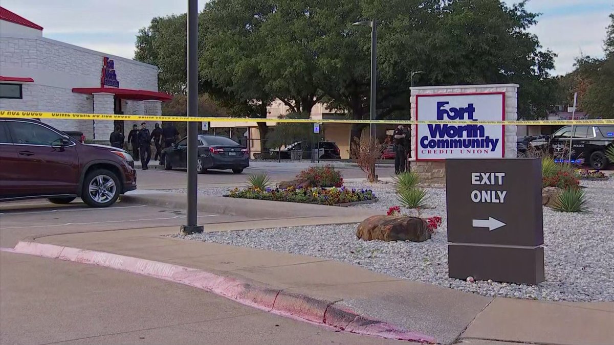 Fort Worth Police respond to officer shot call outside east side credit union – NBC 5 Dallas-Fort Worth - Vimarsana News