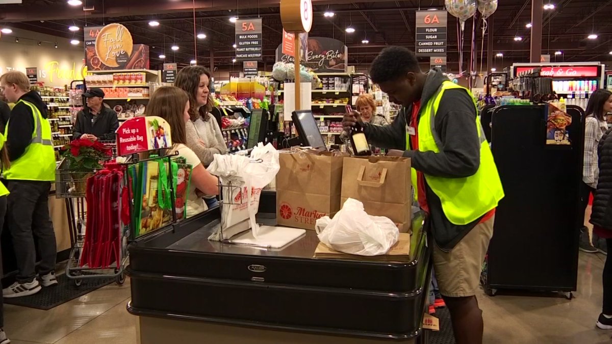 Last-minute Thanksgiving shoppers pack grocery stores