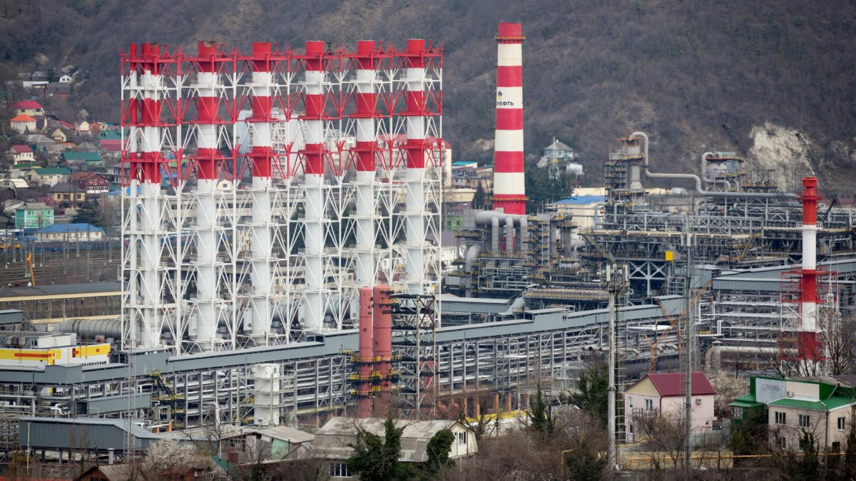 Oil prices could reach $100 a barrel in 2024 if OPEC+ members fulfil pledges for voluntary cuts – NBC 5 Dallas-Fort Worth - Vimarsana News