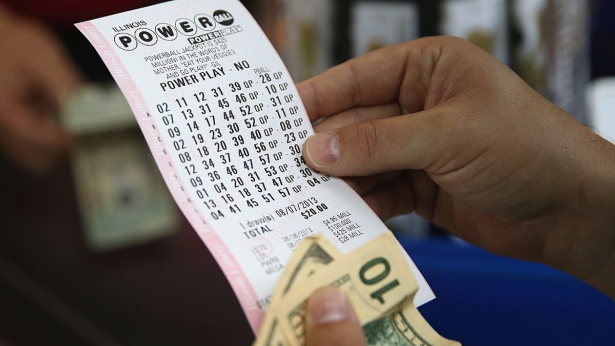 Powerball jackpot climbs to $535 million. The winner should weigh options if it's better to claim their prize in 2023 or 2024