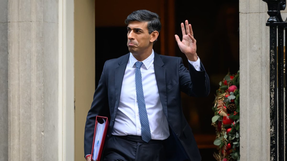 UK PM Rishi Sunak seeks to prevent right-wing revolt with 'toughest immigration law ever' – NBC 5 Dallas-Fort Worth - Vimarsana News