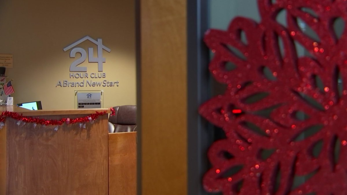 Dallas 24 Hour Club brings holiday cheer to people in recovery NBC 5