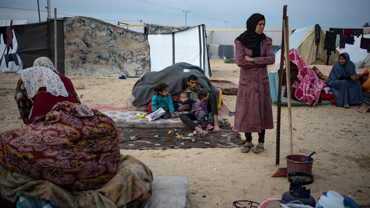 Desperation grows among Palestinians trapped in Gaza as Israel-Hamas war rages – NBC 5 Dallas-Fort Worth - Vimarsana News