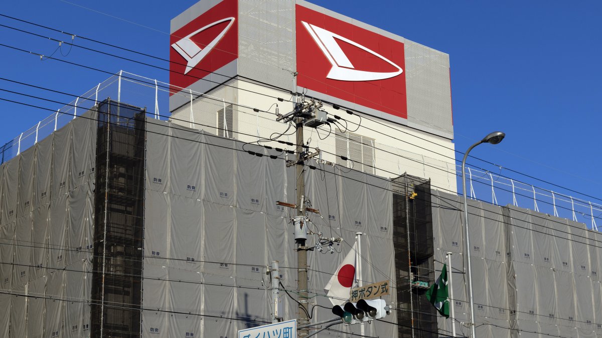 Toyota small car maker Daihatsu shuts down Japan factories – NBC 5 Dallas-Fort Worth - Vimarsana News