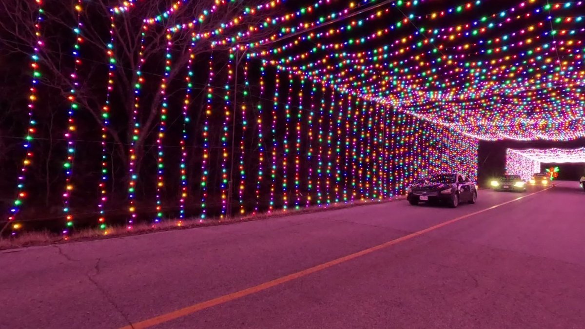 DFW families celebrate Christmas Day at the Prairie Lights exhibit