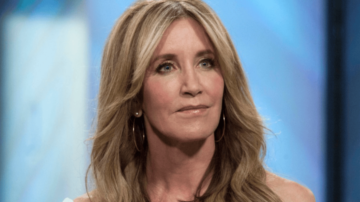 Felicity Huffman speaks for 1st time about college admissions scandal – NBC 5 Dallas-Fort Worth - Vimarsana News