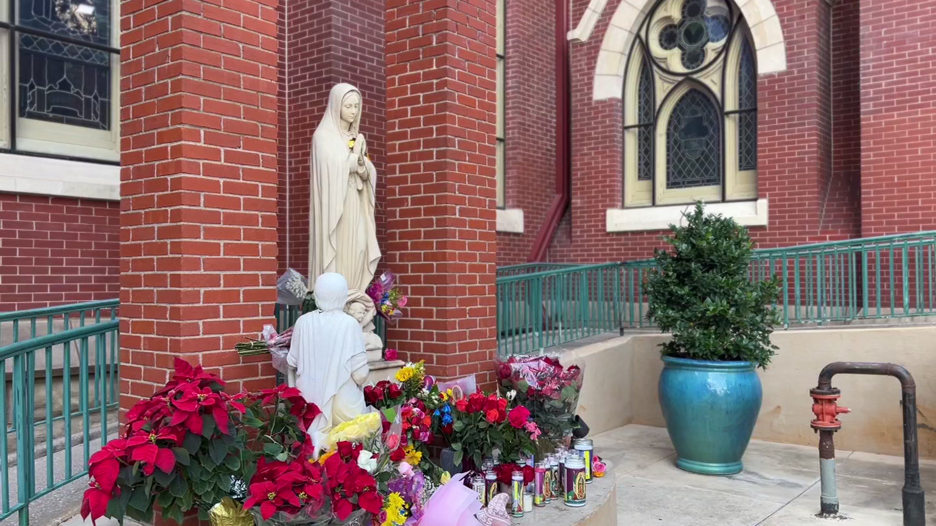 Thousands of Catholics gather in Dallas to celebrate Our Lady of