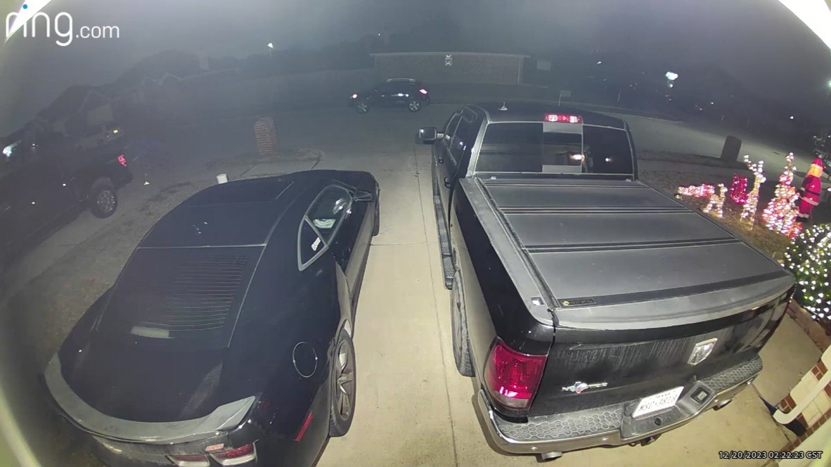 Arlington homeowner shoots three people breaking into his car – NBC 5 Dallas-Fort Worth - Vimarsana News