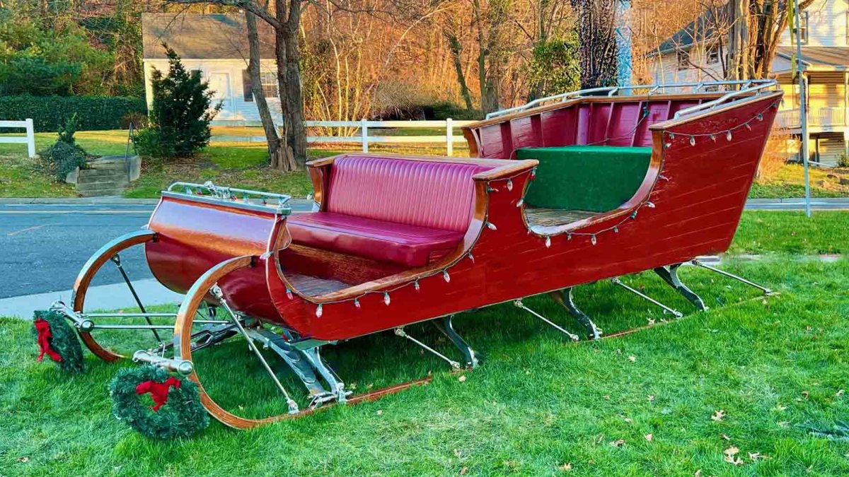 Sleigh from 'Elf' movie on display for photo ops in New York – NBC 5 Dallas-Fort Worth - Vimarsana News