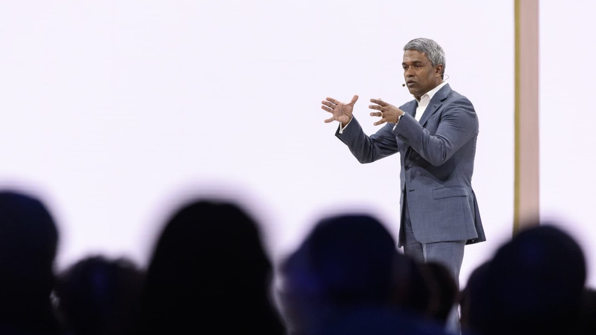 Google challenges cloud rivals by making it free for customers to transfer data when they leave - Vimarsana News