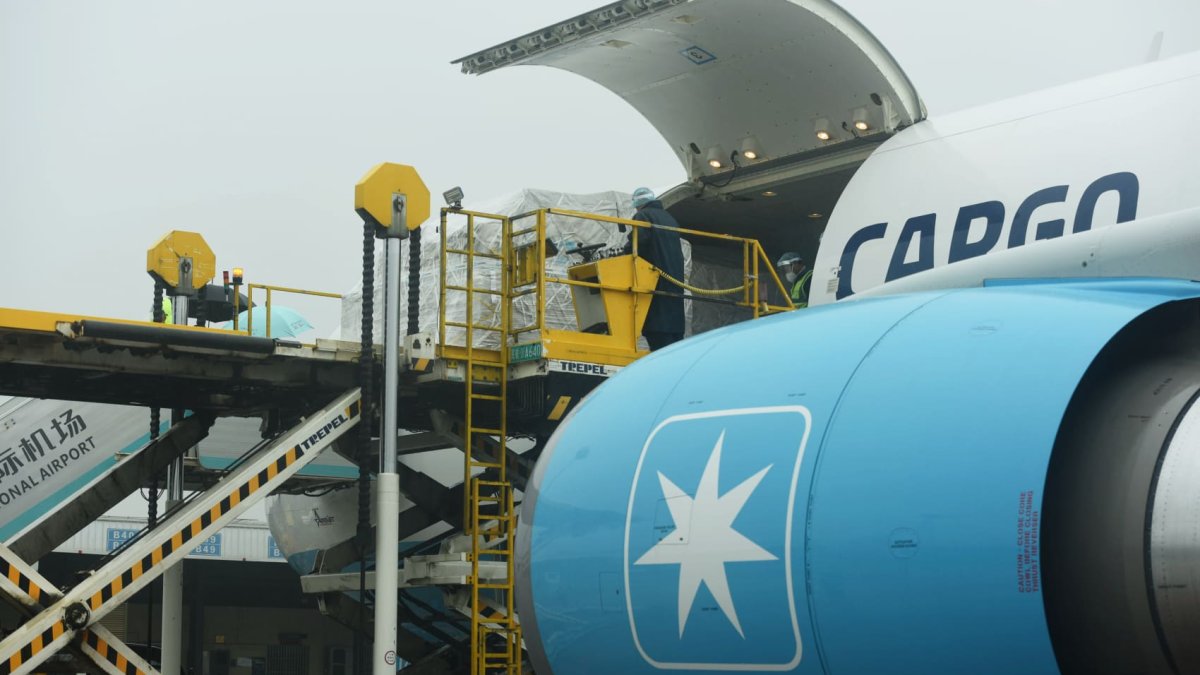 Air freight volumes soar as Red Sea delays, risks make more big retailers, auto companies nervous - Vimarsana News