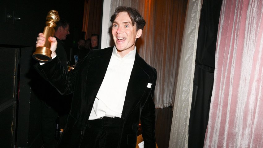 Cillian Murphy celebrates with his Golden Globe award