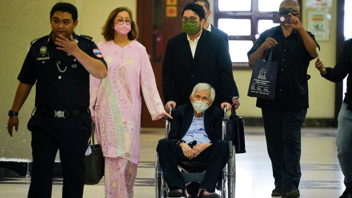 Malaysia charges former minister for not declaring assets – NBC 5 Dallas-Fort Worth - Vimarsana News