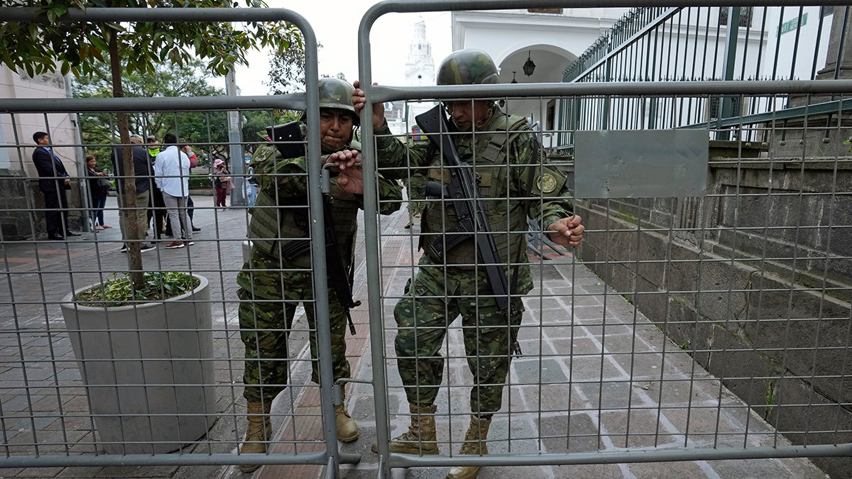 Schools and shops are closed in Ecuador after armed attack on live TV – NBC 5 Dallas-Fort Worth - Vimarsana News