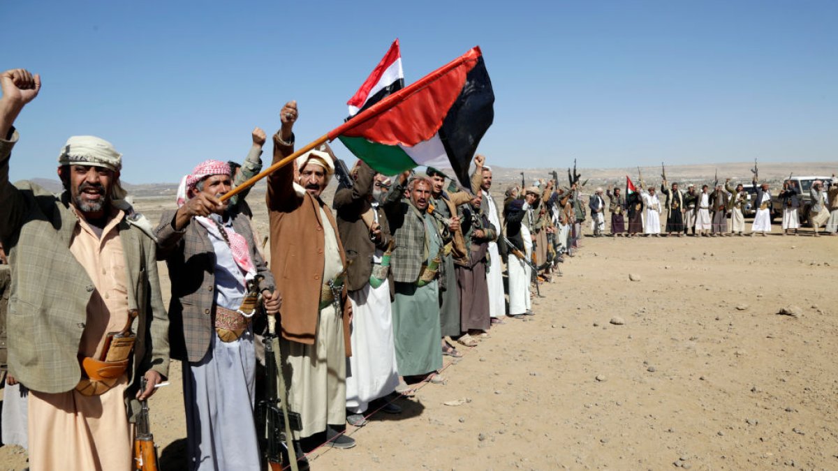 Houthi rebels strike a US-owned cargo ship off the coast of Yemen – NBC 5 Dallas-Fort Worth - Vimarsana News