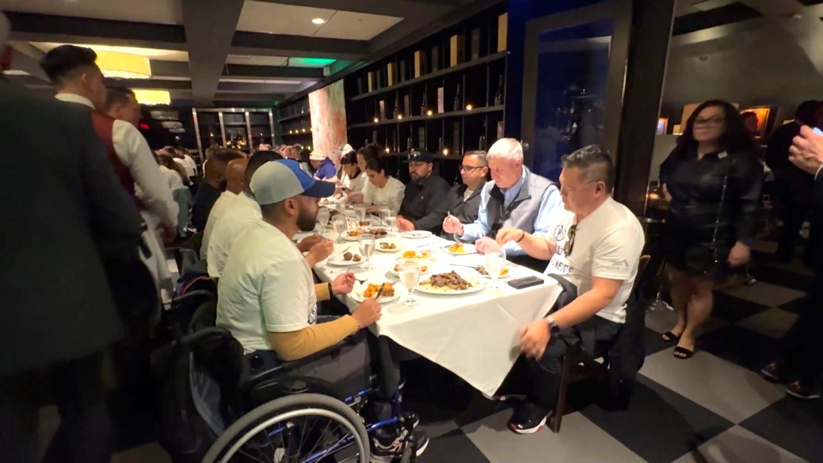 Dallas Mavericks Seats for Soldiers event honors heroes with steak dinner, courtside experience – NBC 5 Dallas-Fort Worth - Vimarsana News