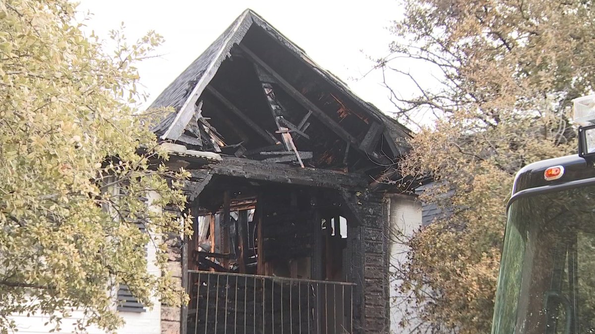 North Texas apartment partially collapses in 2-alarm fire – NBC 5 ...