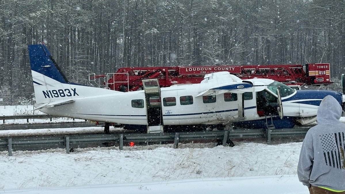 Small plane makes emergency landing on Loudoun County Parkway – NBC 5 Dallas-Fort Worth - Vimarsana News