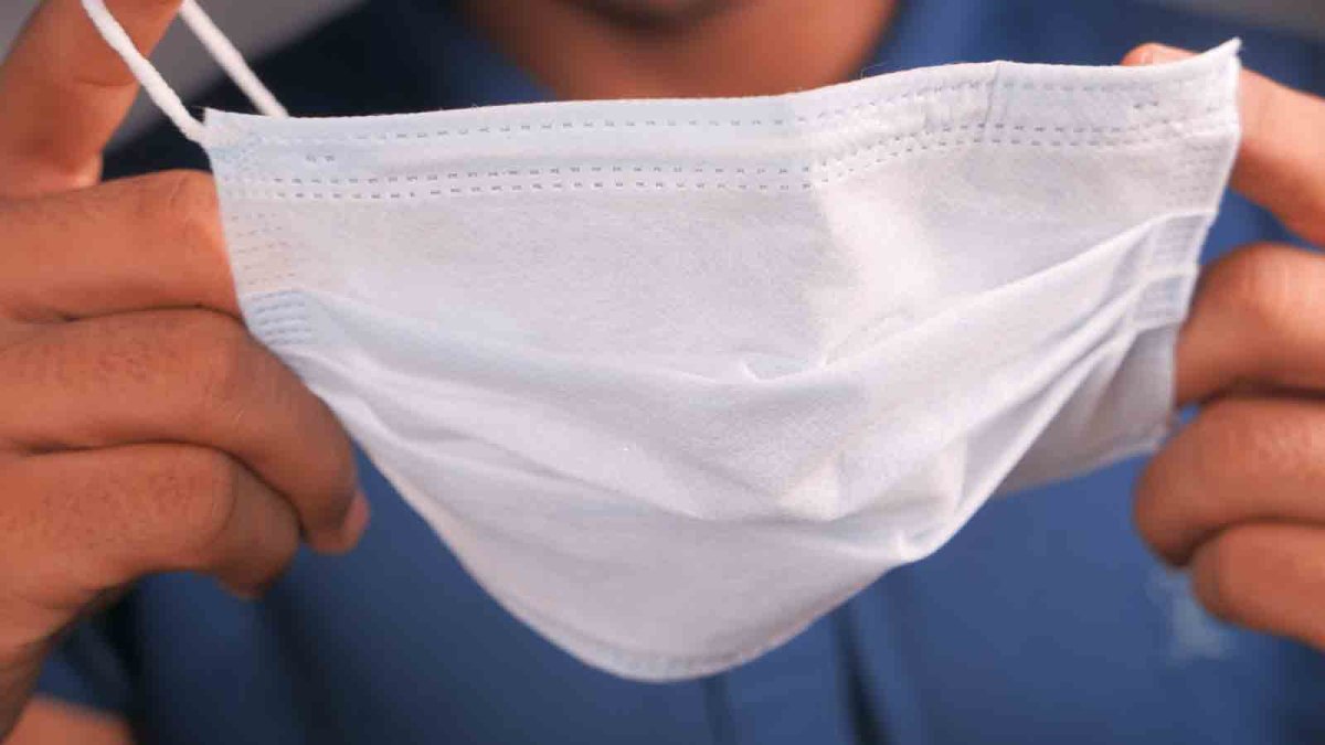 With COVID, flu and RSV surging, when and where should you wear a mask? – NBC 5 Dallas-Fort Worth - Vimarsana News