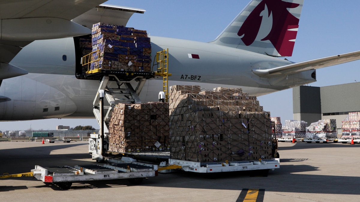 12 tons of fresh flowers fly into DFW Airport every week - Vimarsana News