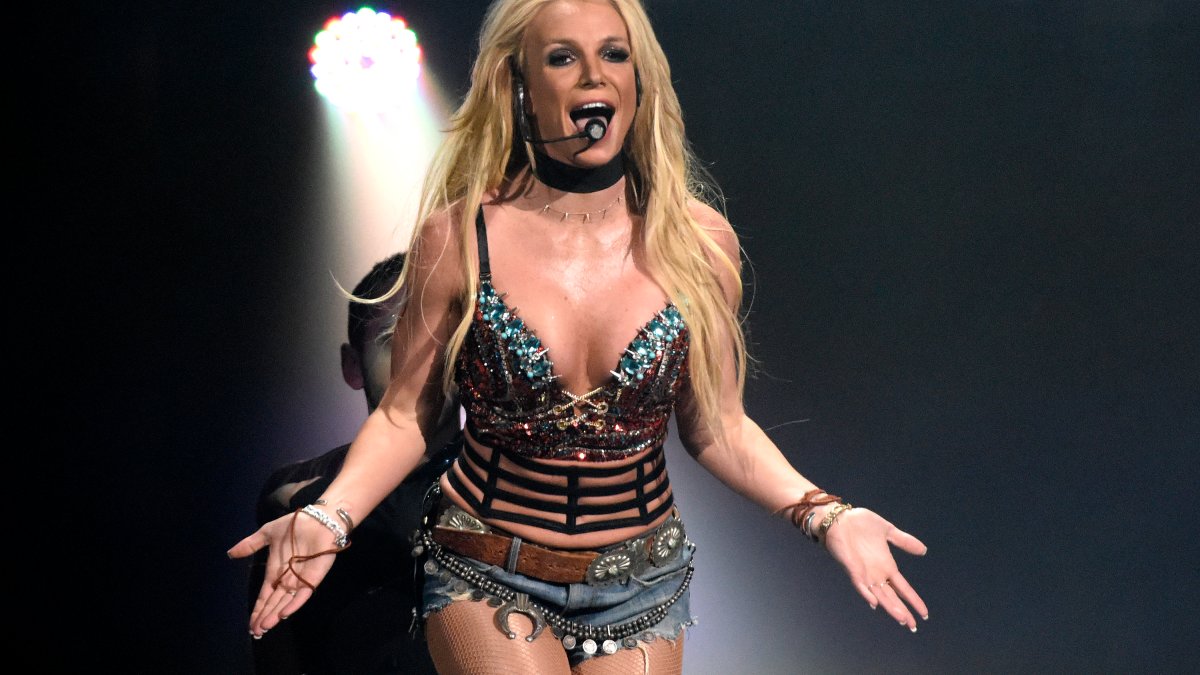 Britney Spears flew a private plane through turbulence