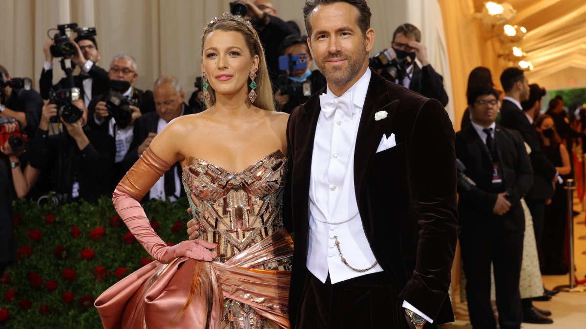 People love when Ryan Reynolds and Blake Lively troll each other publicly – NBC 5 Dallas-Fort Worth - Vimarsana News
