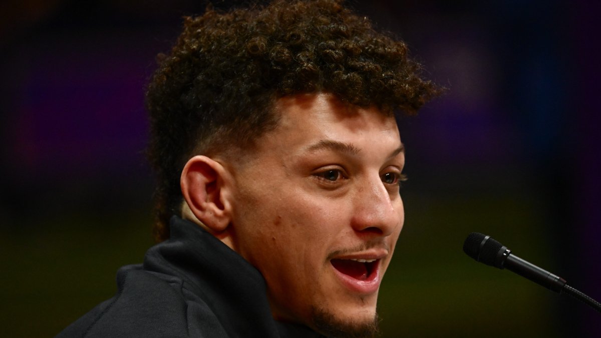 Patrick Mahomes tight-lipped about his dad's arrest ahead of Super Bowl