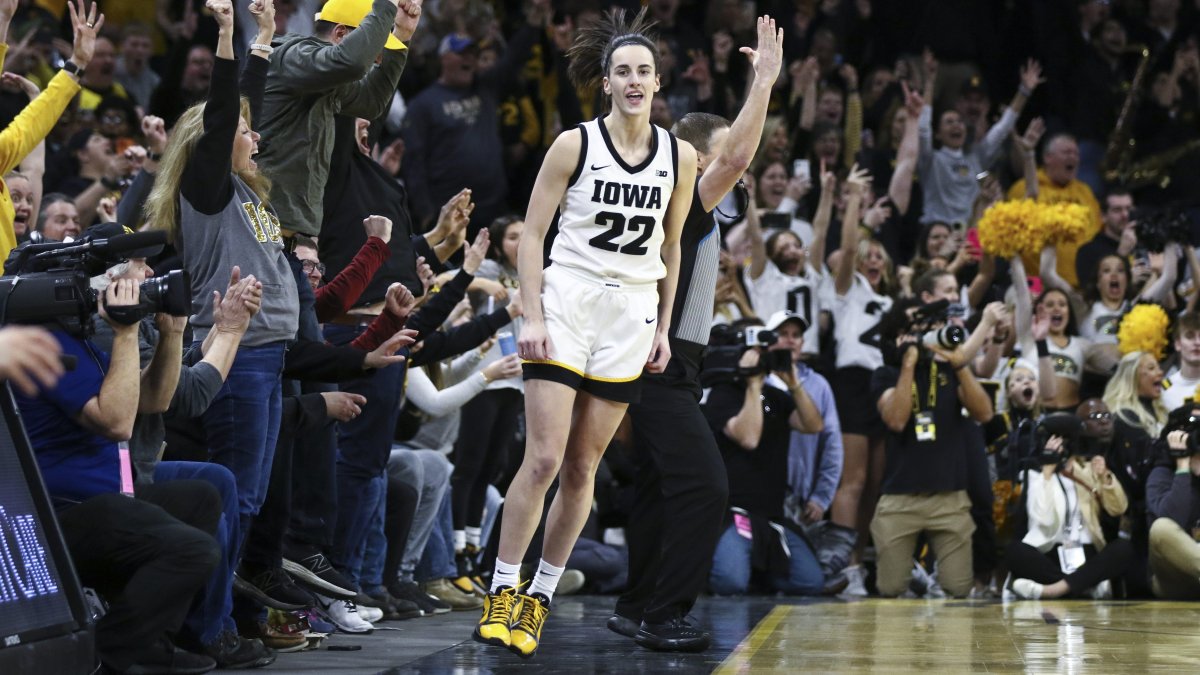 How much tickets to see Caitlin Clark go for NCAA scoring record cost