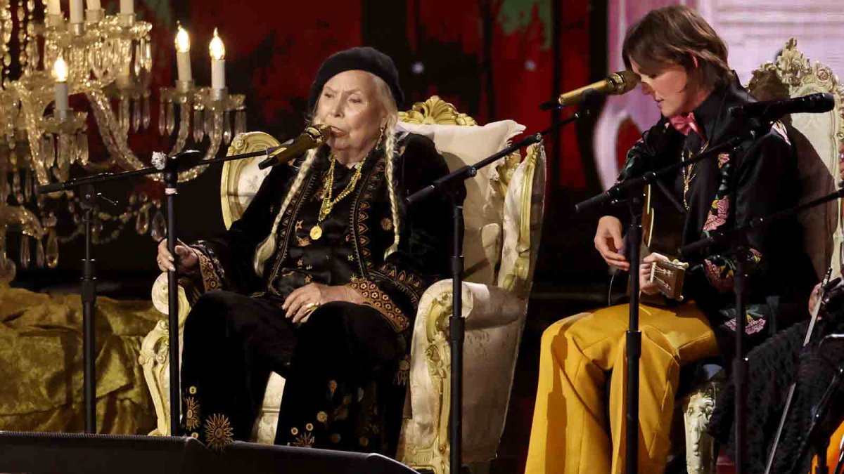 Joni Mitchell makes Grammy Awards debut performance at 80 years old