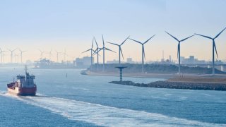 Countries at the meeting of the United Nations’ International Maritime Organization in London signed a deal for shipping emissions to reach net zero “by or around” 2050.