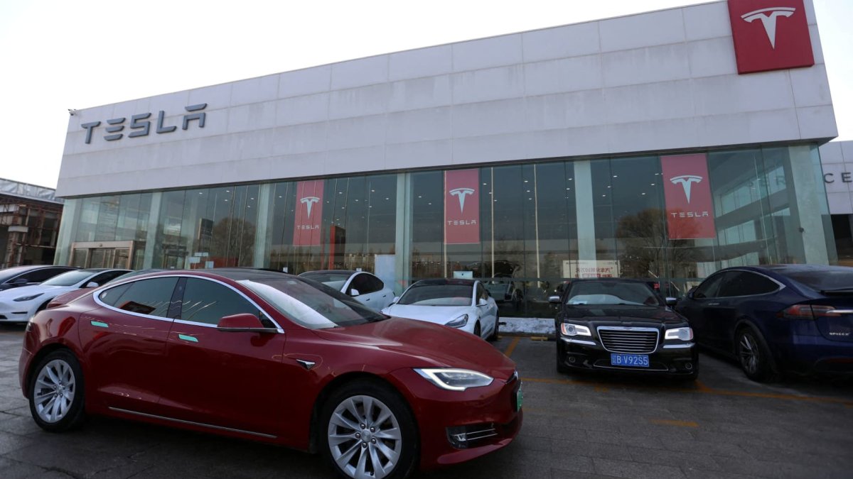 Tesla's stock wraps up one of its worst quarters on record as global dominance wanes - Vimarsana News