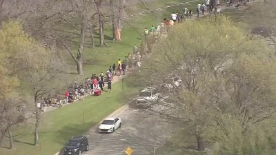 Families flock to Fort Worth Zoo for half price admission